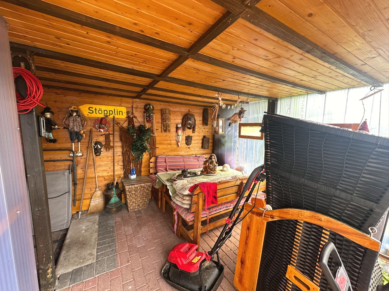 Garage Vorderteil aktuell als Gartenhaus genutzt